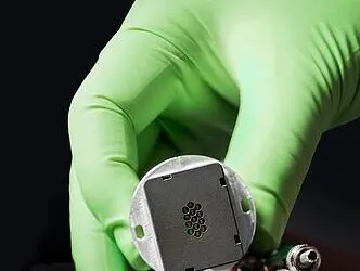 Bioanalytik: Flexibles Mikrospektrometer für mobile Anwendungen geht an den Start