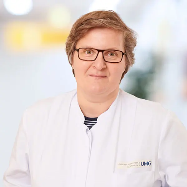 Die Ärztin Julie Schanz lehrt als Professorin an der Universitätsmedizin Göttingen (UMG) und leitet dort den hämatologischen Bereich des UMG-Labors. Sie ist zudem Präsidiumsmitglied der Deutschen Gesellschaft für Klinische Chemie und Laboratoriumsmedizin (DGKL). Credits: Prof. Julie Schanz/UMG