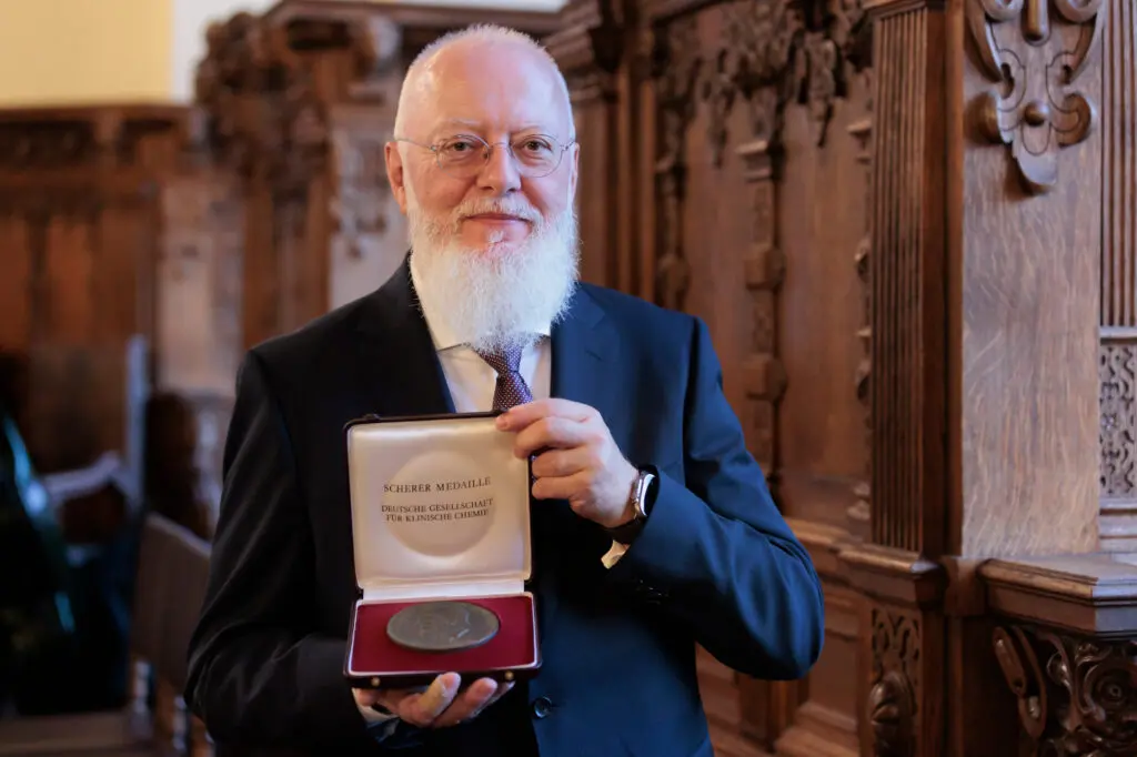 BREMEN, 25.09.2024, DGKL Jahrestagung, DKLM, Eröffnungsveranstaltung in der Oberen Rathaushalle, Michael Neumaier wurde die Scherer Medaille verliehen © Joerg Sarbach