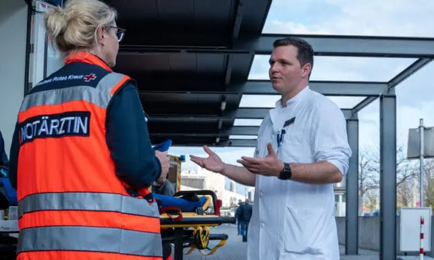 Freiburger Forschende testen Ersthelfer-App zur Notfallrettung