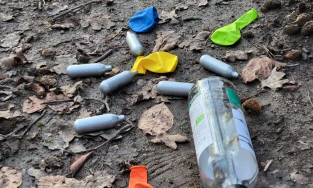 Lachgas als Partydroge: Psychiatrie-Professor fordert, dass Erwerb gesetzlich geregelt wird