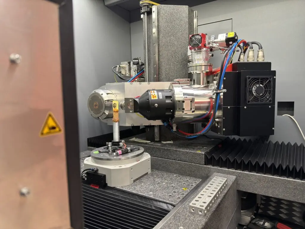 Mit einem speziellen Röntgengerät werden Gewebeproben zuerst dreidimensional und ohne Beschädigung erfasst. Diese 3D-Bilder werden anschliessend mithilfe von maschinellem Lernen analysiert. Bild: Empa