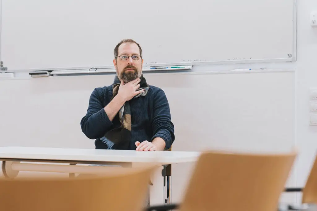 Mit VoiceTracker arbeitet das Fraunhofer IDMT an einer Lösung, die Lehrkräften präventive Unterstützung für die Gesundheit ihrer Stimme bietet. (Credits: Leona Hofmann/Fraunhofer IDMT)