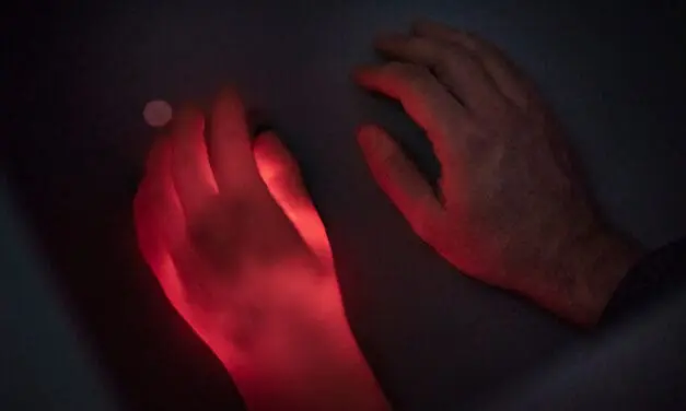 Psychosomatik: Eine Gummihand kann Schmerzen lindern