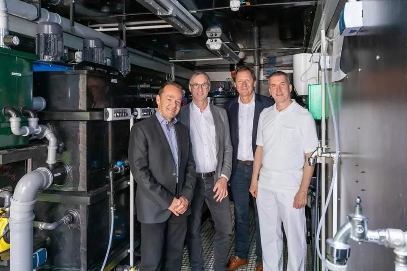 v.l. Prof. Jörn Einfeldt, Dr. Kim Augustin, UKE-Vorstandsmitglied Joachim Prölß und Leiter der UKE-Krankenhaushygiene Prof. Dr. Johannes K.-M. Knobloch | Quelle: Eva Hecht/UKE 