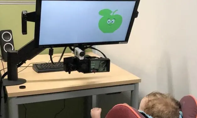 Babys spüren Herzschlag und Atmung