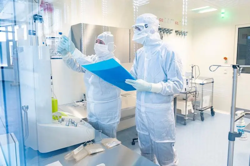 Die klinischen Prüfpräparate für die LION-1-Studie werden im Reinraum am Fraunhofer IZI in Leipzig unter GMP-Standards hergestellt | Copyright: Fraunhofer IZI