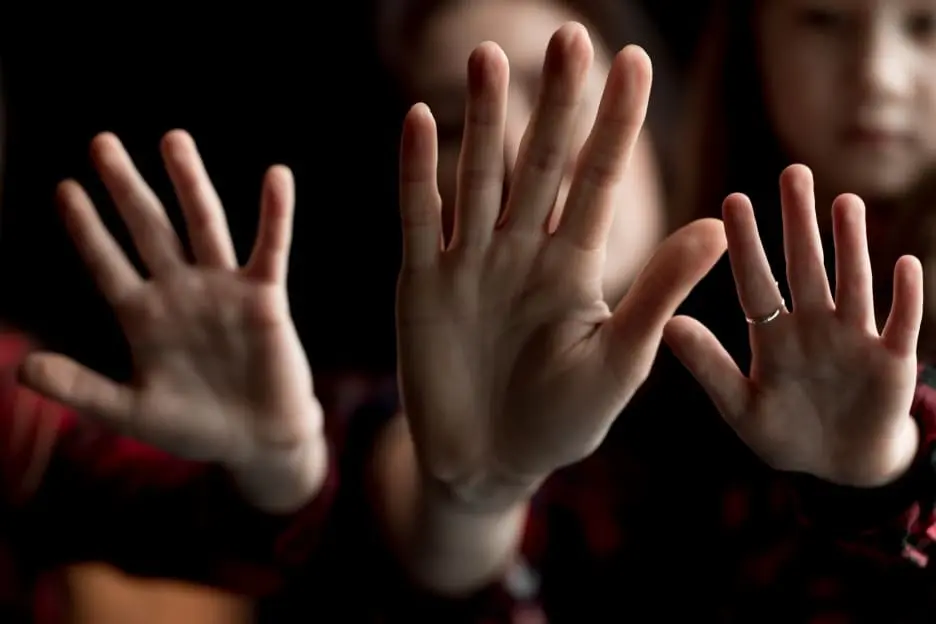 Jedes sechste Kind ist in Konfliktgebieten dem Risiko sexueller Gewalt ausgesetzt, größtenteils sind Mädchen betroffen. (Bild nur zur Verwendung im Kontext der SOS-Kinderdörfer weltweit). Bildrechte: SOS-Kinderdörfer weltweit Hermann-Gmeiner-Fonds Deutschland e.V.
Fotografin:
Katerina Ilievska