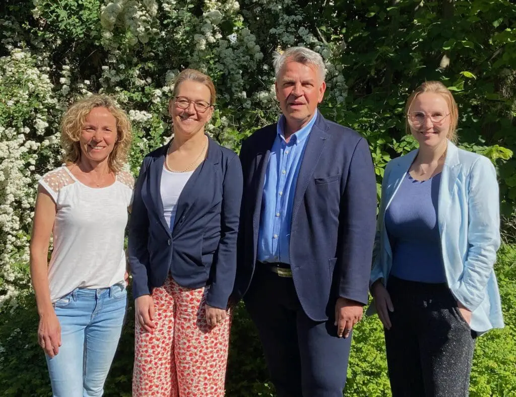 Das Forschungsteam (v.l.n.r.) Kirsten Ramlow, Dr. Wiebke Milani, Prof. Dr. Sven Bogdan und Dr. Mila Yasmin Höne. Foto: Maximilan Benedikt Kirchner