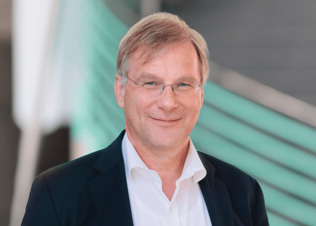 Prof. Matthias Nauck ist Direktor des Instituts für Klinische Chemie und Laboratoriumsmedizin der Universitätsmedizin Greifswald. Nauck ist zudem Pas-Präsident der Deutschen Gesellschaft für Klinische Chemie und Laboratoriumsmedizin (DGKL). Credits: DGKL