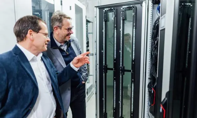 Universität Leipzig startet gehirninspirierten Supercomputer