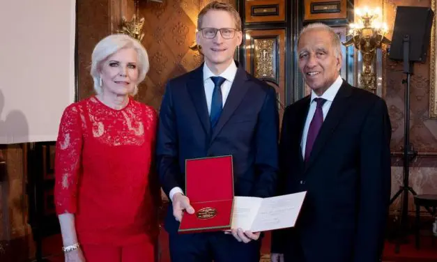 Hamburger Wissenschaftspreis 2025 geht an Virologe Florian Klein für Pionierarbeit bei HIV-Therapie