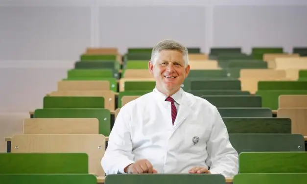 Jenaer Onkologe erhält Thüringer Forschungspreis für CML-Studien