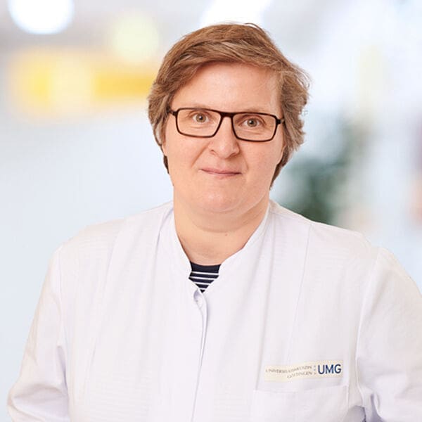 Physician Julie Schanz teaches as a professor at the University Medical Center Göttingen (UMG), where she heads the haematology department of the UMG laboratory. She is also a member of the Executive Committee of the German Society for Clinical Chemistry and Laboratory Medicine (DGKL). Credits: Prof. Julie Schanz/UMG  