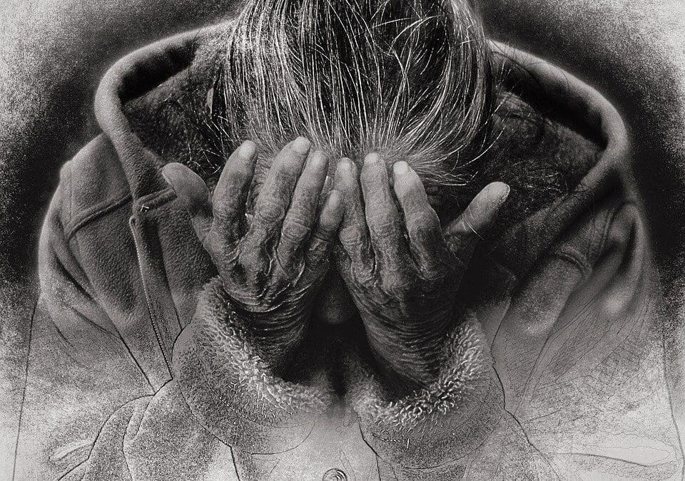 Östrogen und Progesteron regen den Körper zur Herstellung von Opioiden an