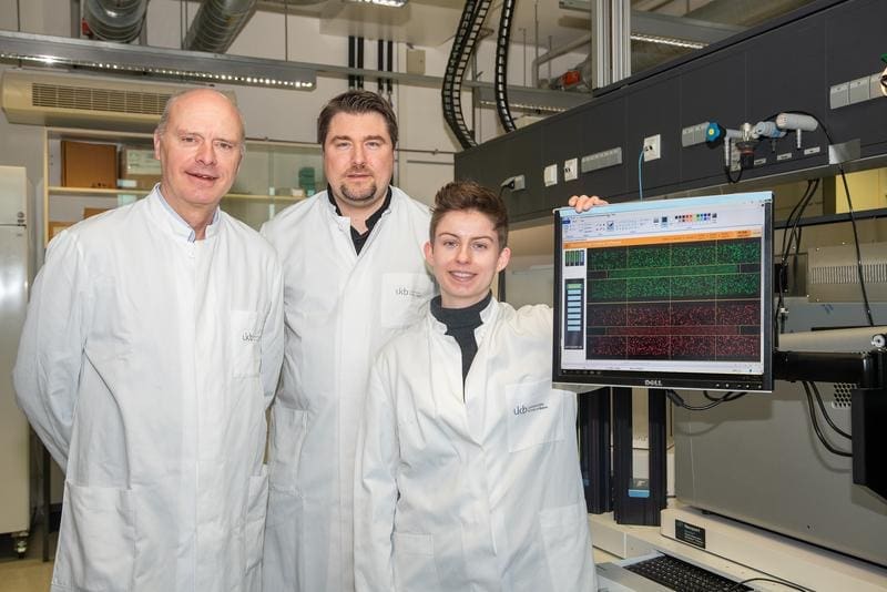 (v. li): Die Bonner Forschenden Prof. Markus Nöthen, Prof. Andreas Forstner und Friederike David waren an weltweiter Studie zur Genetik von Bipolarer Störung beteiligt. | Quelle: Rolf Müller | Copyright: Universitätsklinikum Bonn (UKB)