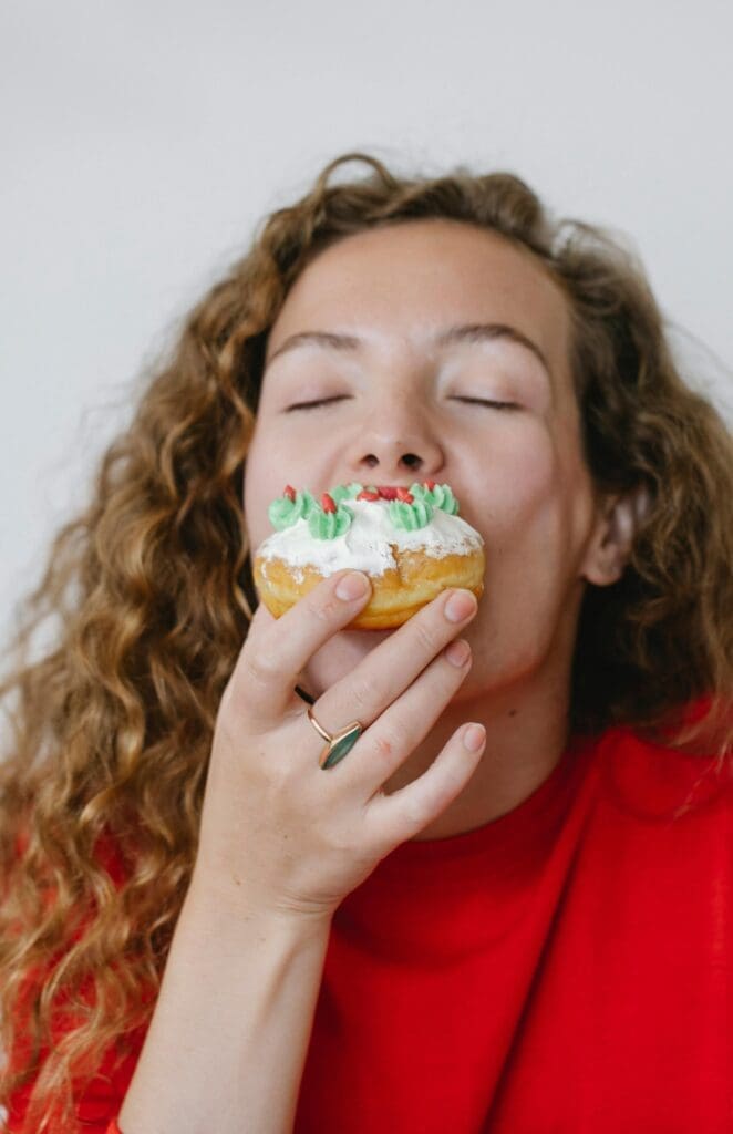 The appetite for sweets is innate, but those who constantly give in to it have an increased risk of developing hyperglycemia and metabolic diseases. (Credits: Tim Dougles/pexels)