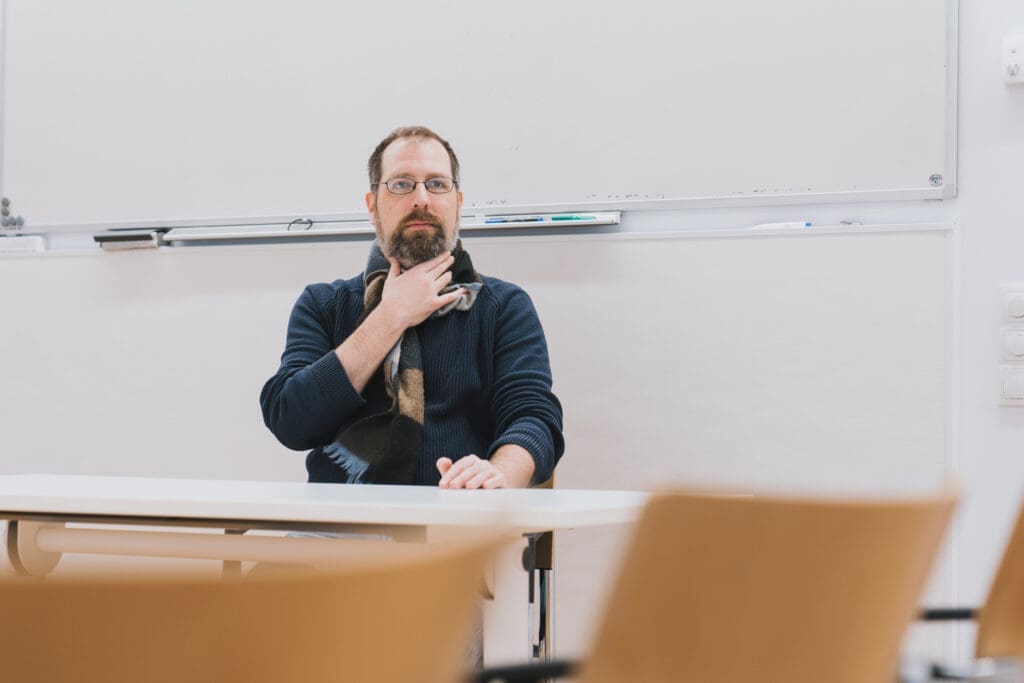 Mit VoiceTracker arbeitet das Fraunhofer IDMT an einer Lösung, die Lehrkräften präventive Unterstützung für die Gesundheit ihrer Stimme bietet. (Credits: Leona Hofmann/Fraunhofer IDMT)