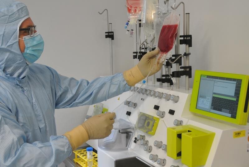 The GMP cell therapy laboratory of the Center for Stem Cell Therapy at the University Hospital of Würzburg supplies university hospitals in Germany with stem cell preparations. | Copyright: Daniel Peter / UKW 