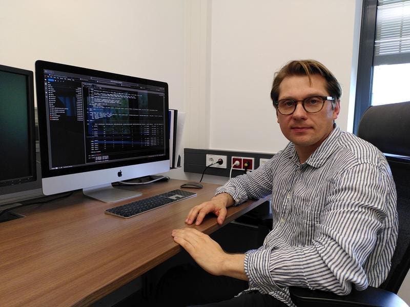 Prof. Dmitry Tsvetkov analyzed around 20,000 cells and discovered a new cell type that plays an important role in controlling inflammation in the kidney. | Source: Photo: Katrin Kleedehn/UMG | Copyright: UMG