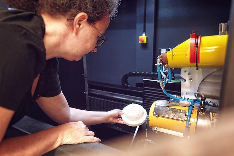 Setting Up a CT Measurement of the Breast Surface Phantom | Copyright: © Fraunhofer EMI