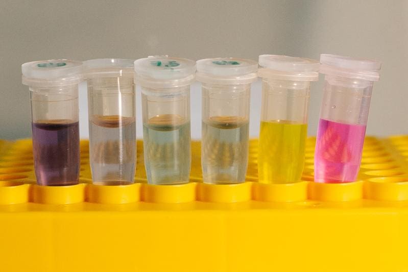Carbon nanotubes are colorful. However, they only reveal their colour splendour if an aqueous solution contains only tubes with a certain diameter. | Copyright: RUB, Kramer  