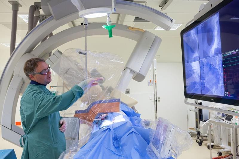 Professor Bruno Scheller's experience as a practical interventional cardiologist at Saarland University Hospital flows into his research. He is deputy clinic director and heads the cardiac catheterization laboratory at the University Hospital. | Source: Rüdiger Koop | Copyright: Saarland University