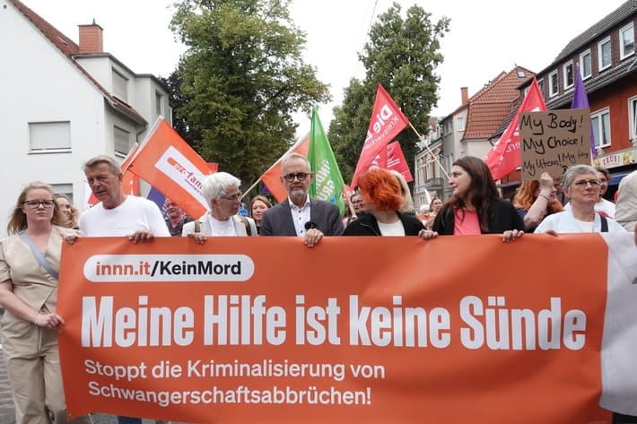 Picture of the previous demo on August 8, 2025 in Lippstadt (Photo: Evelin Frerk/gbs)