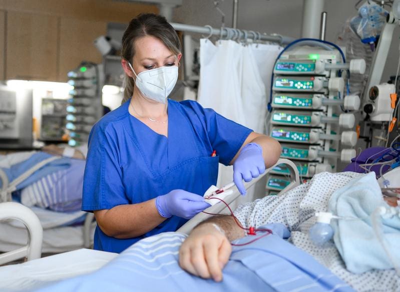 Intensive care medicine in everyday life: The DGAI certificate supports hospitals in systematically developing quality, structures and teamwork. | Copyright: DGAI e.V. 