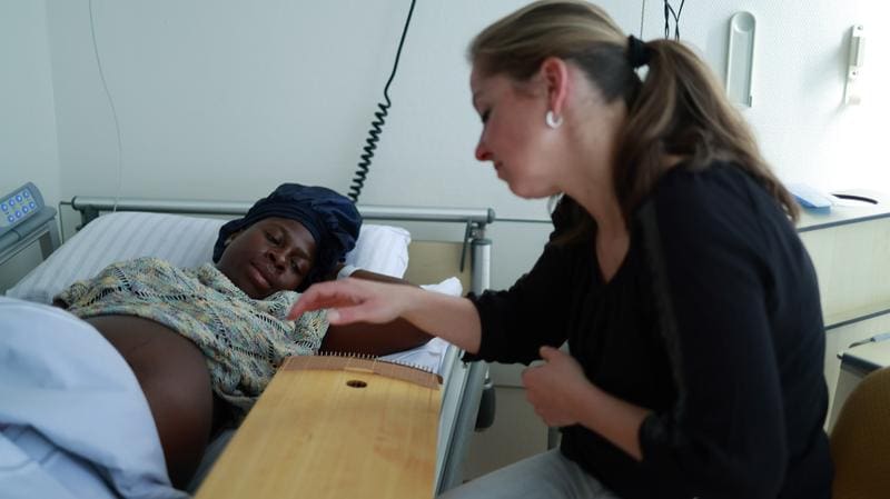 Music therapy work with a pregnant woman | Source: Susann Kobus | Copyright: Susann Kobus |