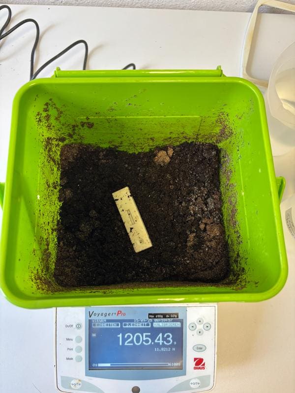 Biodegradable test cassette made of PBS at the beginning of laboratory composting | Copyright: HTWD