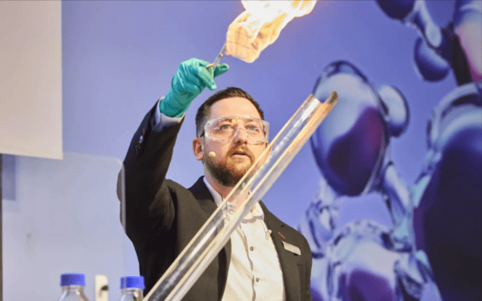 The popular Lab Safety forum impressively illustrates the do's and don'ts when it comes to safety in the laboratory.
  © Messe München