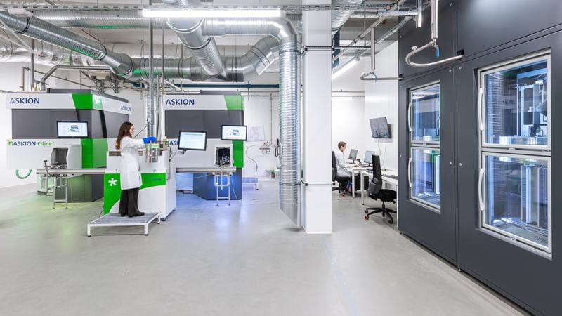 The automated large-scale sample storage facility of the Heidelberg Cell and Liquid Biobank was inaugurated on March 17. | Copyright: Heidelberg University Hospital   