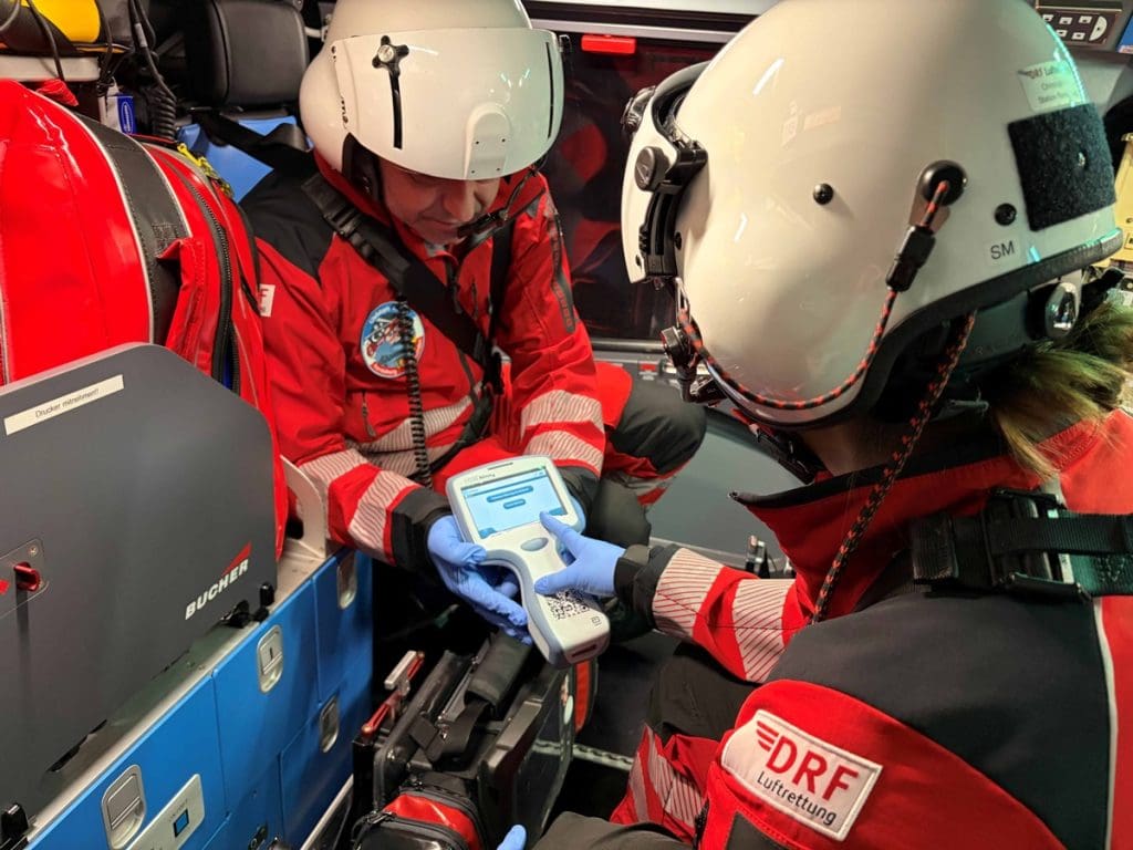 The rescue helicopters of DRF Luftrettung in Niebüll and Rendsburg have recently been equipped with a measuring device for detecting cerebral haemorrhages. Credits: DRF Luftrettung 