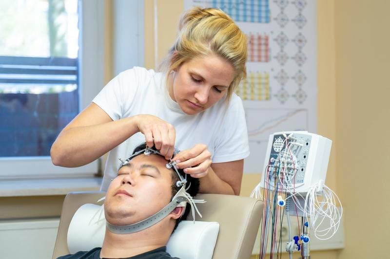 For the study, EEG recordings were carried out on over 100 participants. | Copyright: University Medical Center Halle 