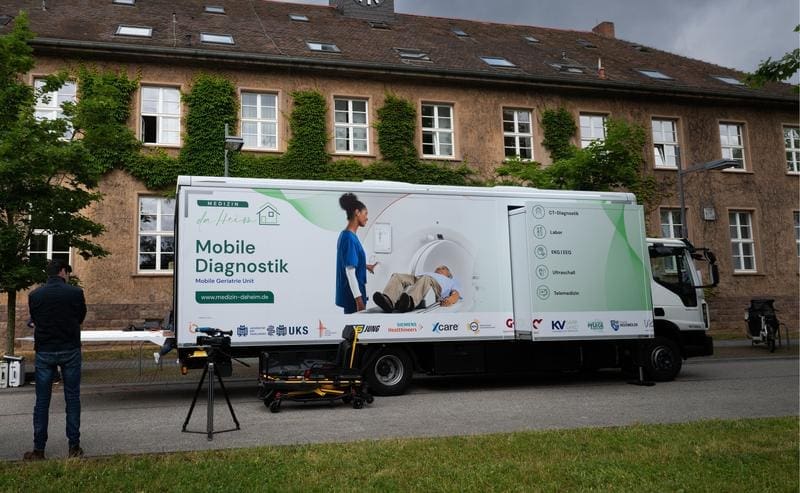 This truck, packed with high-tech diagnostics, will drive to nursing homes in Saarland in the future. Today it was officially handed over to Saarland University. | Source: Iris Maurer | Copyright: Saarland University    